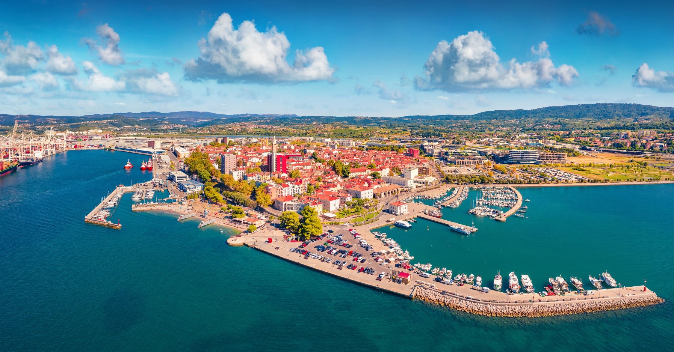 https://cdn2.hubspot.net/hubfs/5873592/itinerary/photos3/Koper1_Slovenia_Itinerary_Main.jpg