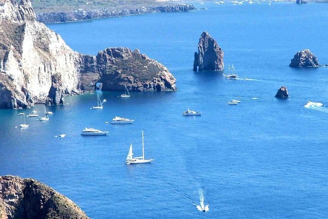 https://cdn2.hubspot.net/hubfs/5873592/itinerary/photos3/LipariIsland1_Italy_Itinerary_Main.jpg