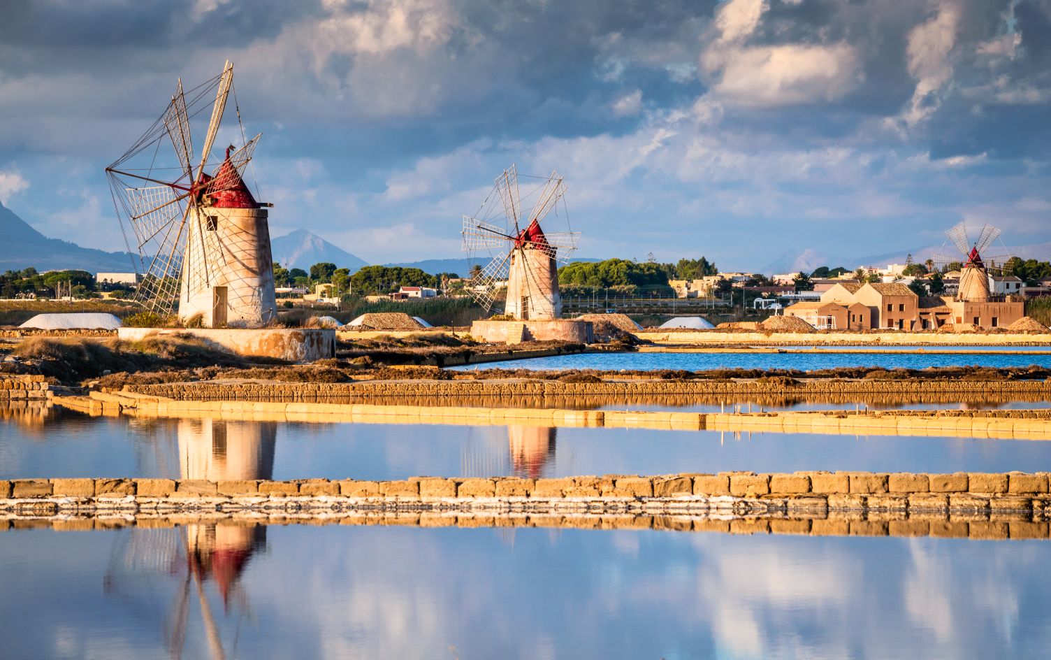 https://cdn2.hubspot.net/hubfs/5873592/itinerary/photos3/Marsala1_Italy_Itinerary_Main.jpg