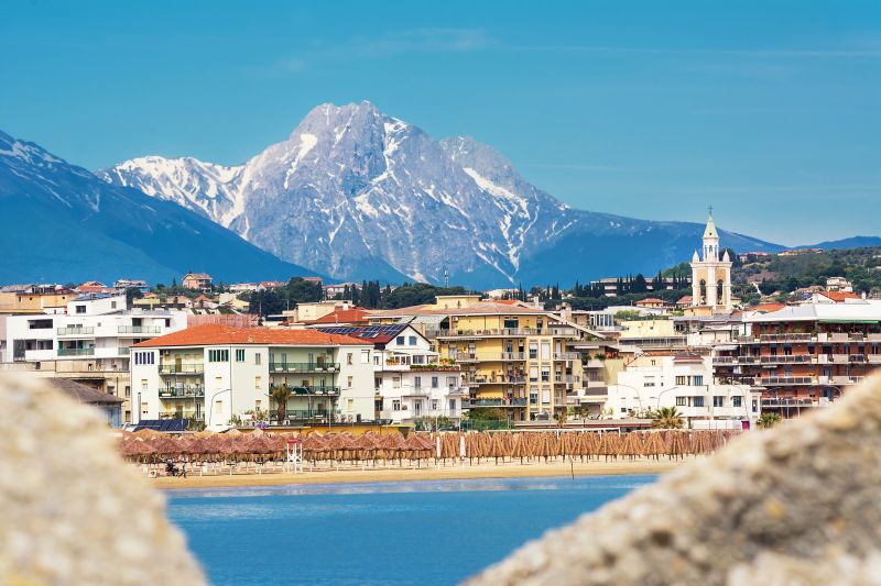 https://cdn2.hubspot.net/hubfs/5873592/itinerary/photos3/Pescara1_Italy_Itinerary_Main.jpg