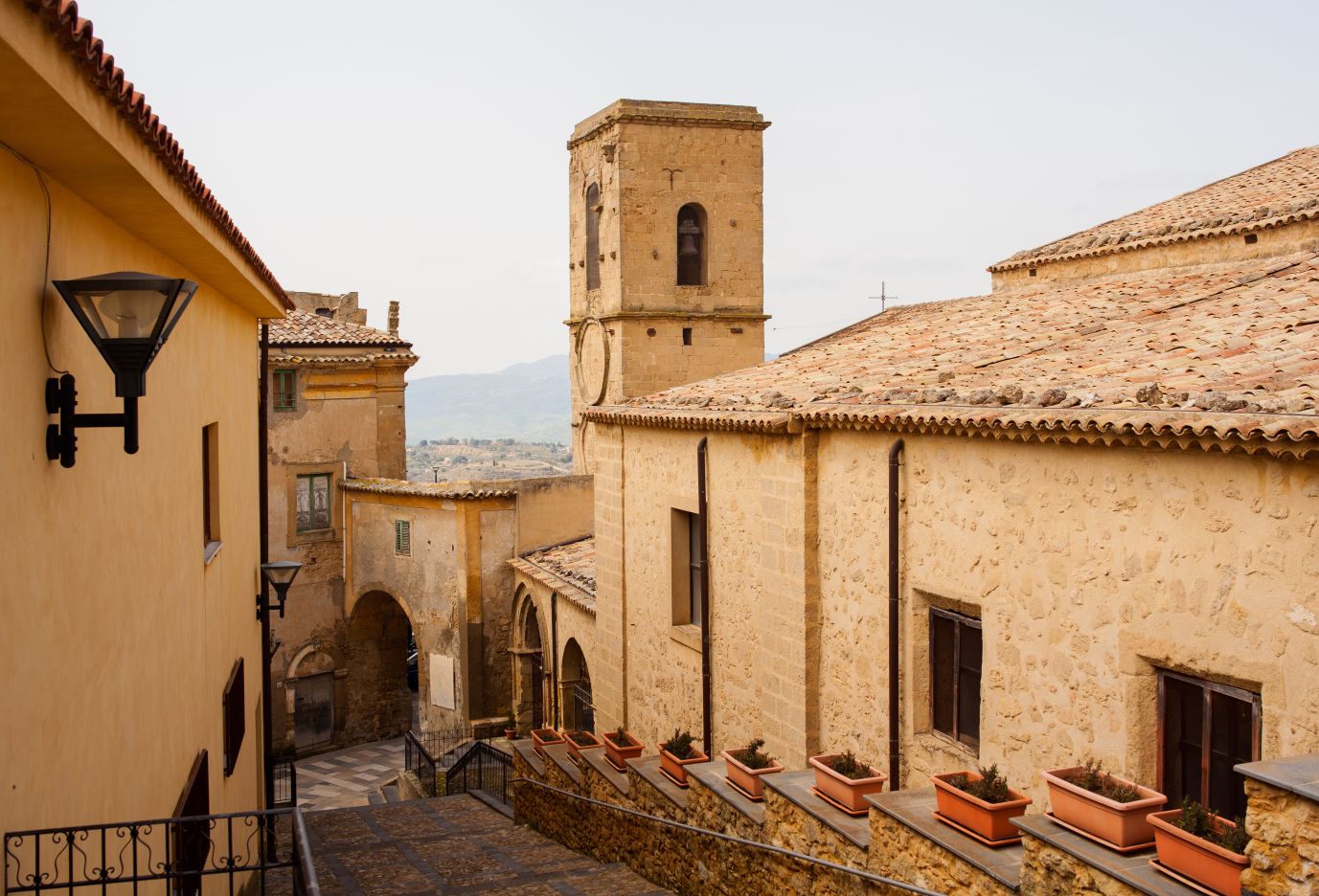 https://cdn2.hubspot.net/hubfs/5873592/itinerary/photos3/SanLeone1_Italy_Itinerary_Main.jpg