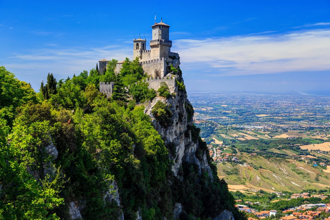 https://cdn2.hubspot.net/hubfs/5873592/itinerary/photos3/SanMarino1_Italy_Itinerary_Main.jpg