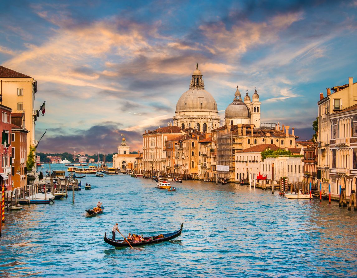 https://cdn2.hubspot.net/hubfs/5873592/itinerary/photos3/Venice1_Italy_Itinerary_Main.jpg